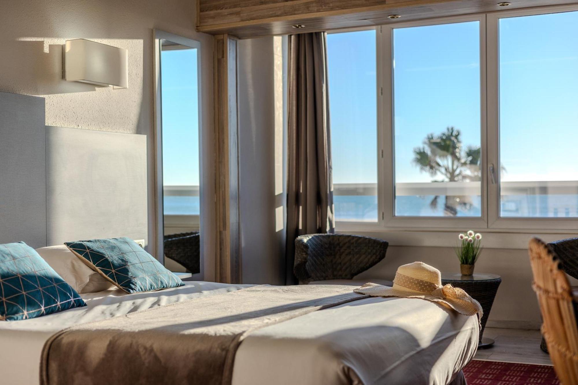 Logis Hotel & Restaurant Mediterranee Port-la-Nouvelle Exterior photo