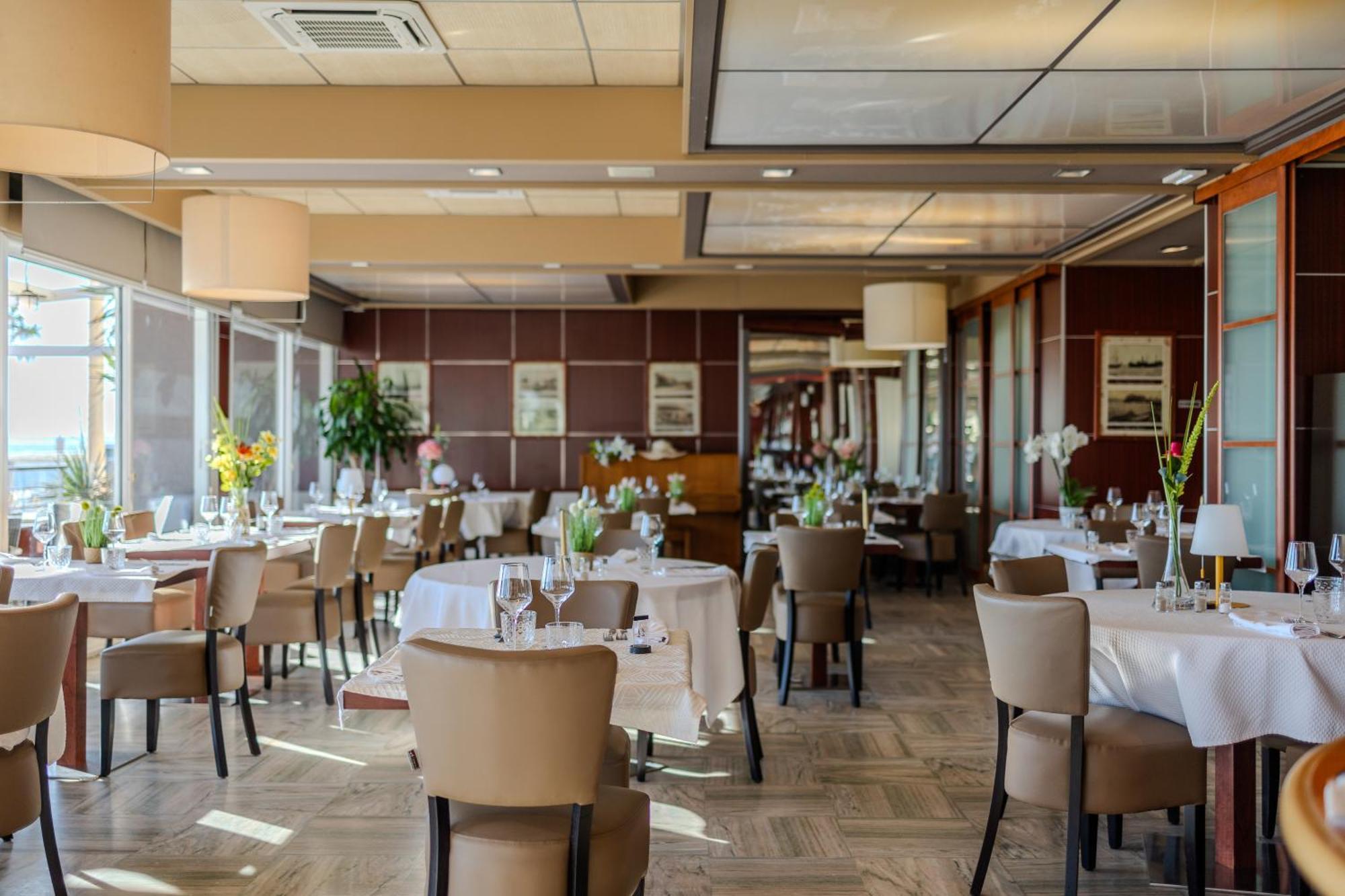 Logis Hotel & Restaurant Mediterranee Port-la-Nouvelle Exterior photo